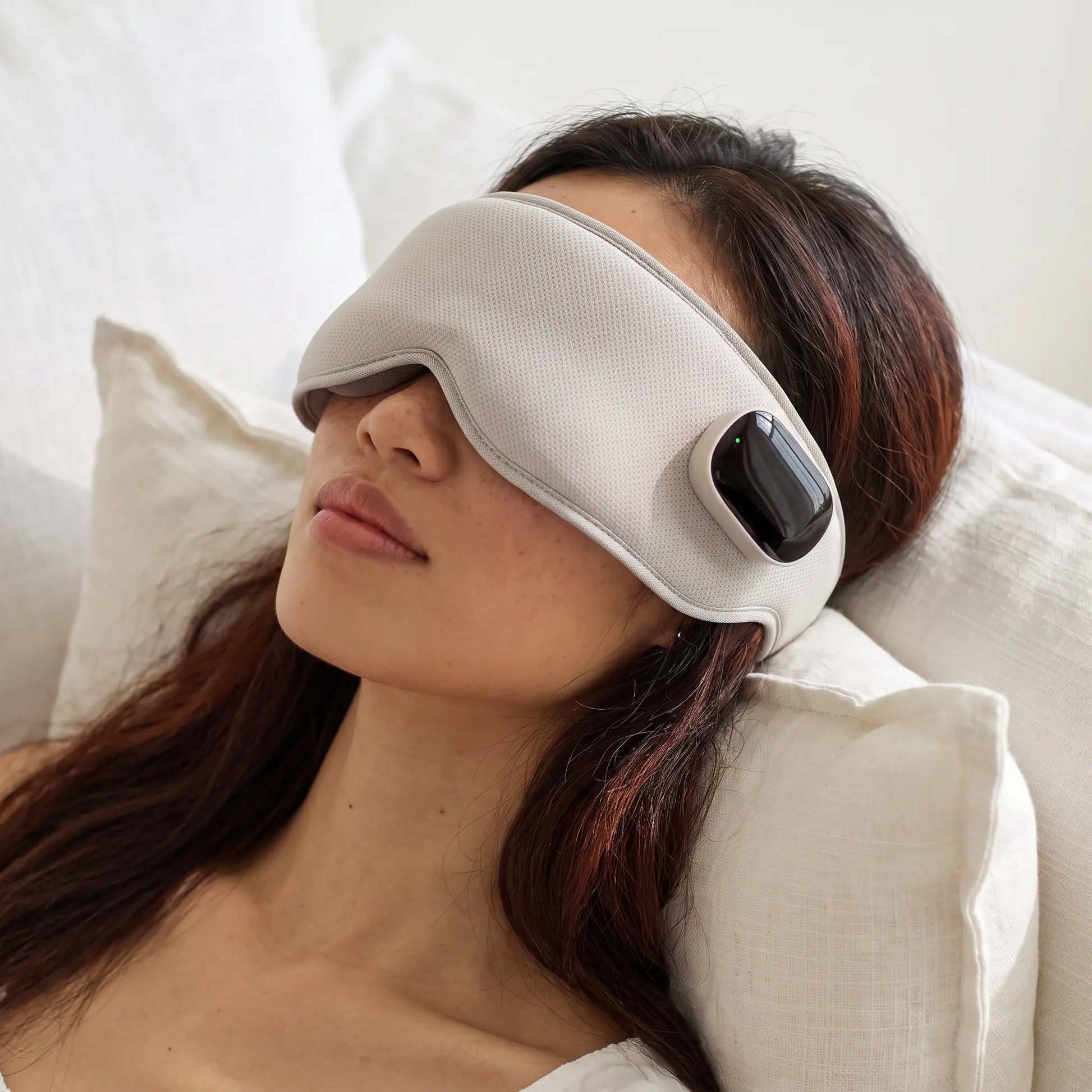 The Unwind heated eye massager in Light Grey
